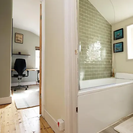 Apartman 3br Southville Home, Families And Pets Welcome